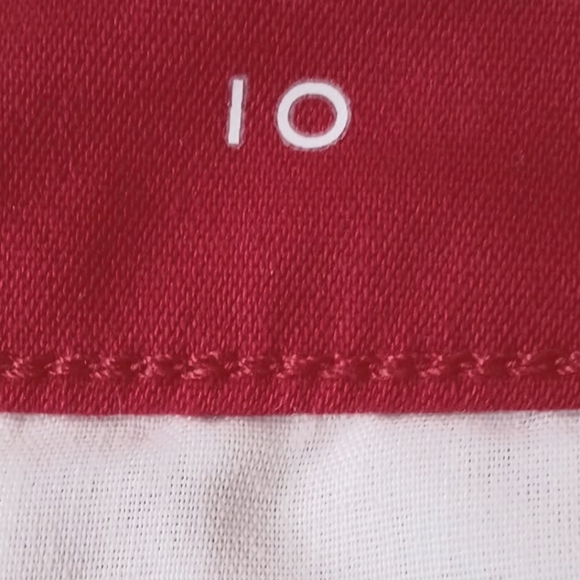 NWOT JOHN'S BAY WOMEN'S RED BERMUDA SHORTS INSEAM 11". SIZE 10 - Picture 9 of 11